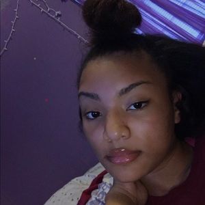 Meet your Posher, Monica